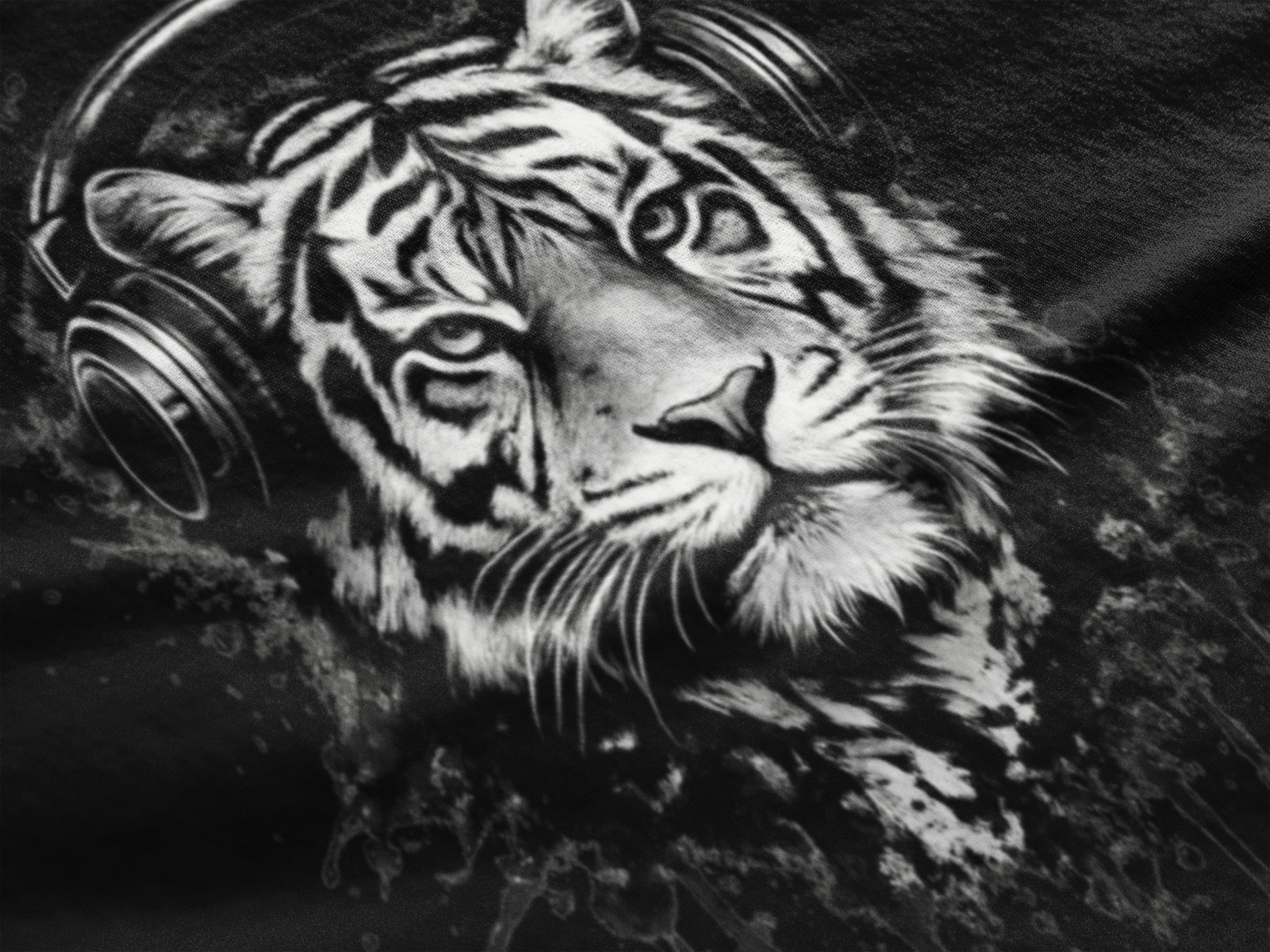 Tiger Headphones Graphic Tee – Streetwear Music Lover Shirt